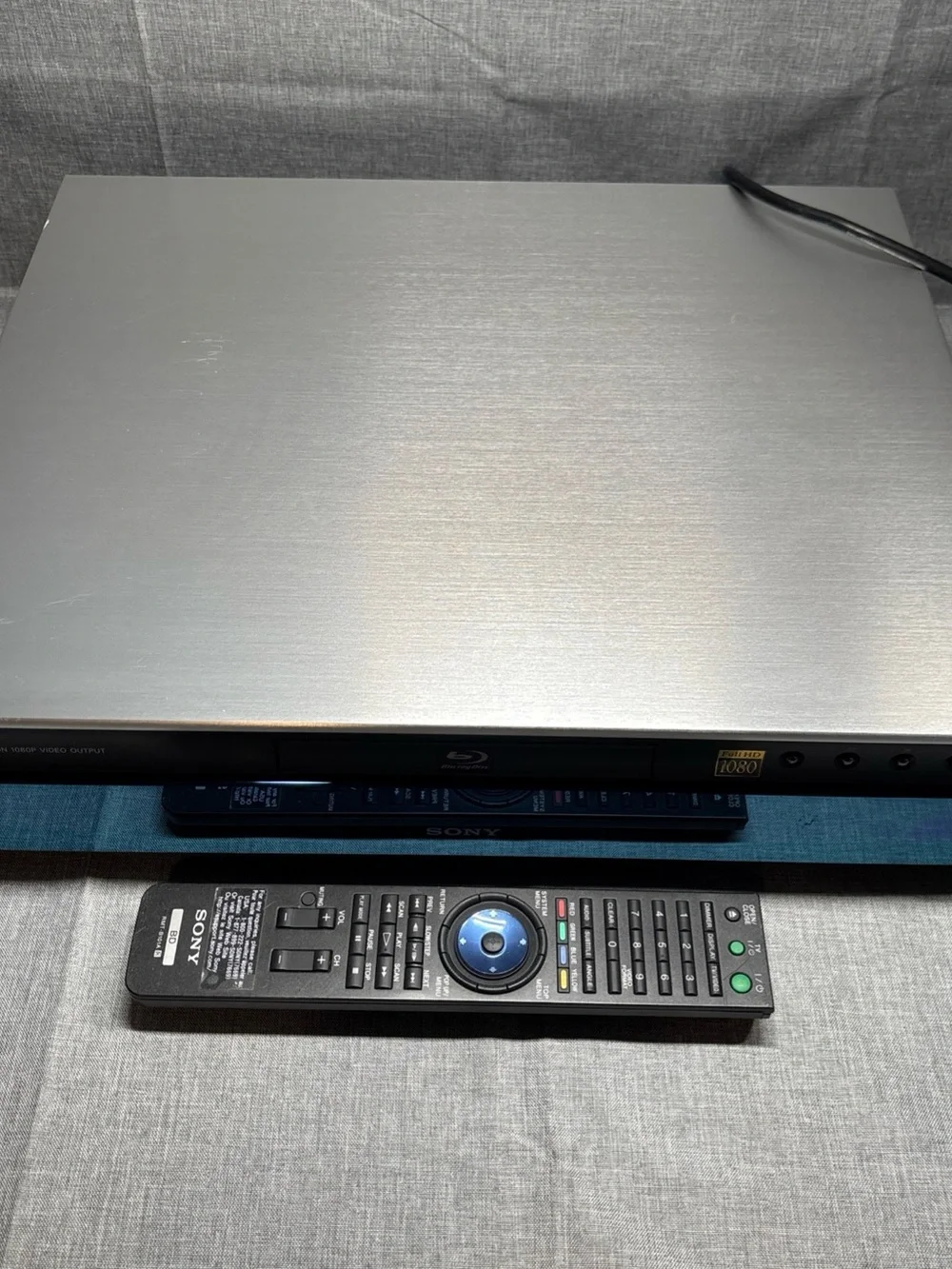 Sony BDP-S1 Blu Ray Player Full HD 1080P Disc Player W/Remote And Cables
